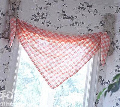 DIY自制窗帘 让厨房不再单调_家居频道_温馨家