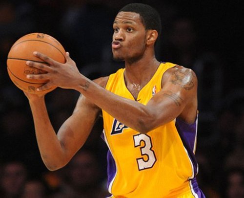 小牛正式签约前湖人前锋 阵容人数已多达19人