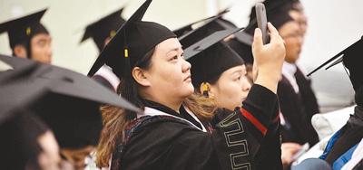 湖北打工仔一天一元钱读北大 圆的不止是大学