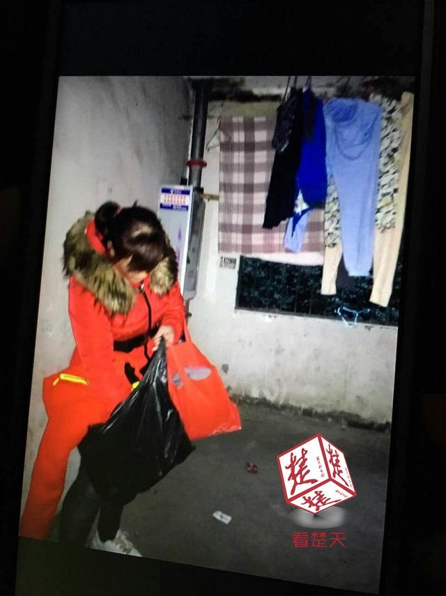 儿子过年还没有新衣服 女子偷红棉袄被拘留(图)