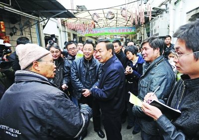 武汉市长邀市民检查评议十件实事 参与将成惯