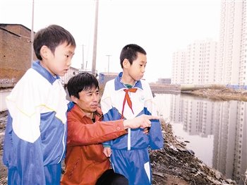 天津白塘口村民刘世强:跳入河中救出两个孩子