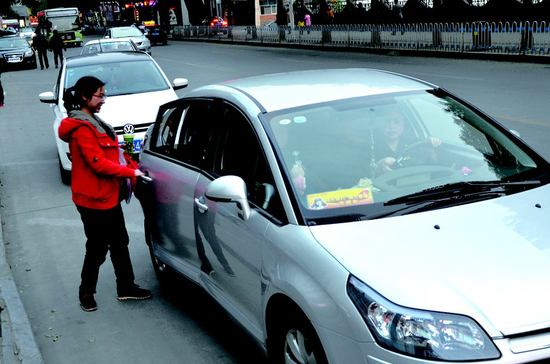 偶尔雷锋车队首现宜昌街头 请您搭顺风车