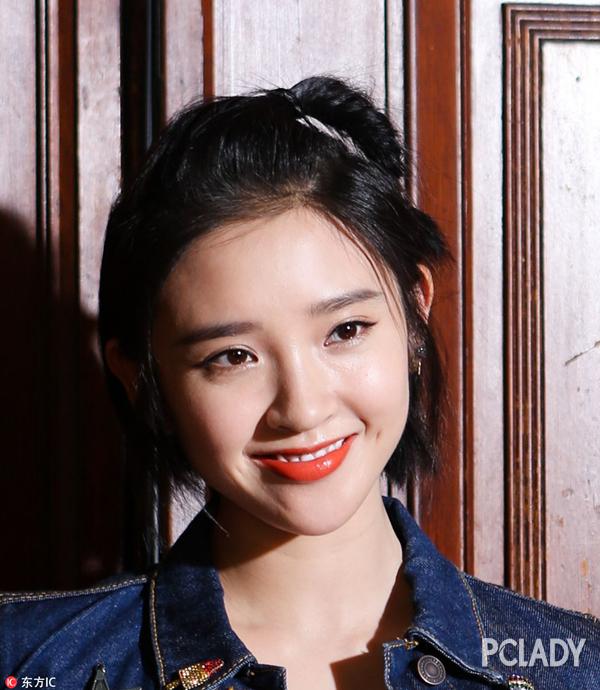 欧阳娜娜杨幂亮相时装周 谁才是秀场红人?