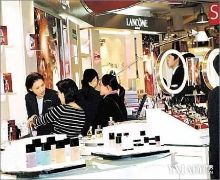 网购护肤品<em>可靠</em>吗 专柜小姐自曝潜规则_大楚网