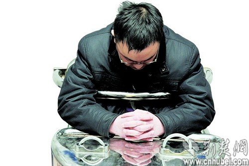 命案犯潜逃9年回湖北自首 称想学韩语过新生活