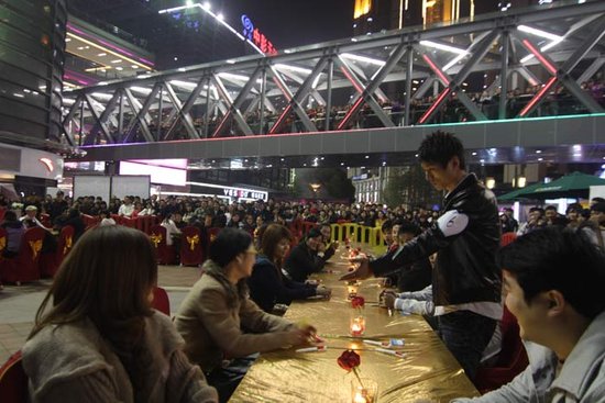 “光棍节”相亲热,光谷“闪电约会”燃情狂夜_大楚网_腾讯网