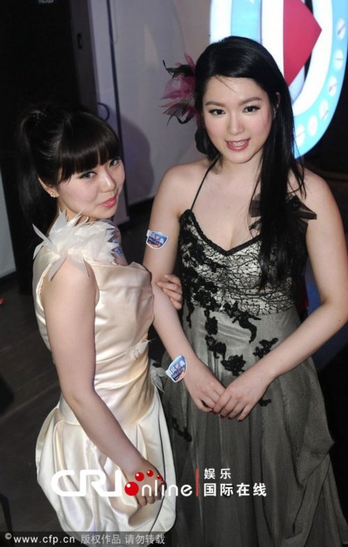 苟芸慧爆乳膀大腰圆 与刘恺威钟汉良热聊(图)