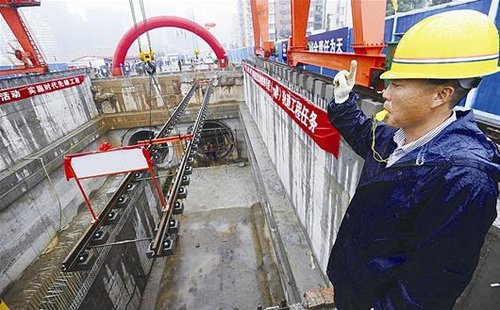 武汉地铁4号线昨铺轨 明年连武汉、武昌两车站