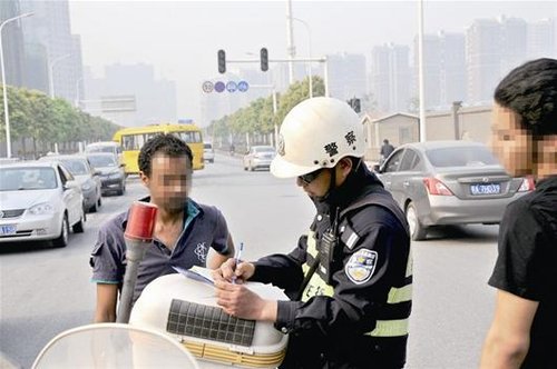 留学生武汉醉驾被拘役 外国人驾车须考中国驾照