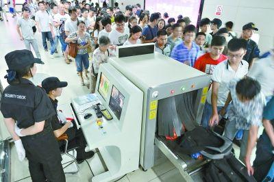 武汉地铁安检升级 携带超2万毫安充电宝禁止乘车
