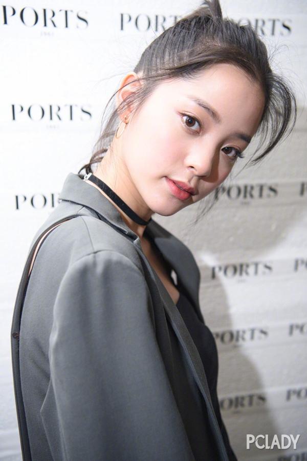 欧阳娜娜杨幂亮相时装周 谁才是秀场红人?