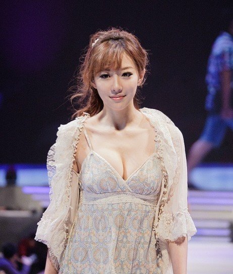 网站年会 娘、<em>妹子</em> 走红专家:别在女性上转圈_