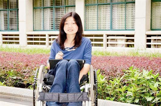 湖北轮椅美女独自赴京实习 望像普通人一样工