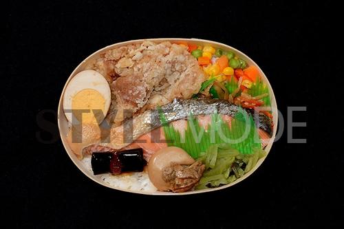 还在啃方便面?来看看别人的火车餐