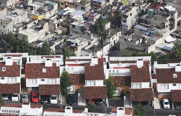 墨西哥惊人贫富差距:贫民窟与富人区仅一墙之