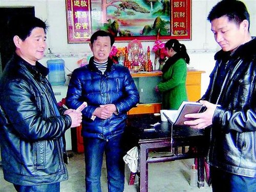 湖北两兄弟携手外出打工 誓为去世大哥还旧债