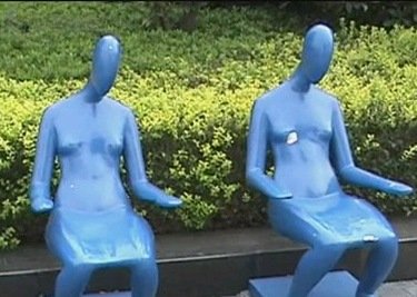 坐美女怀里看\大秋裤\