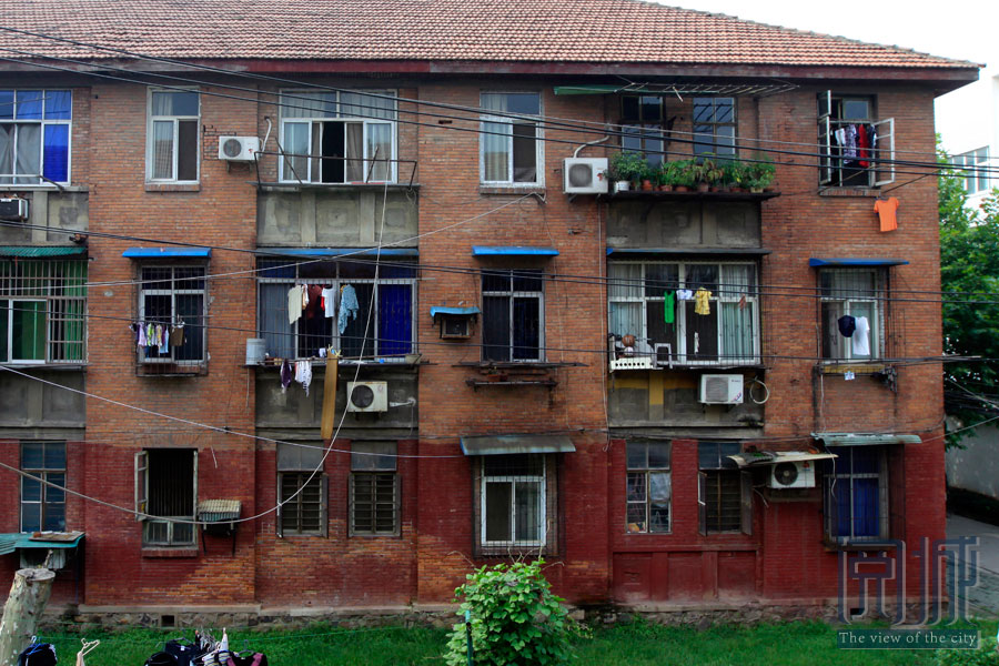 阅城第一期:青山的红房子