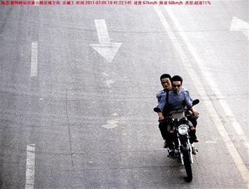 武汉警方发布抢匪视频截图 呼吁市民举报(图)_