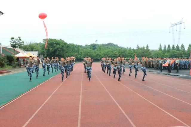 武昌职业学院举办首届定向士官军事体育运动会
