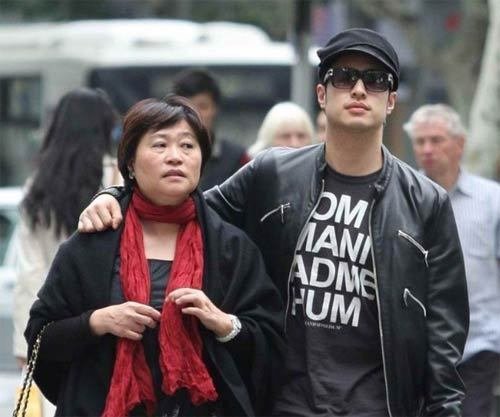 广西网友控诉遭潘玮柏迷奸 经纪人怒斥荒谬