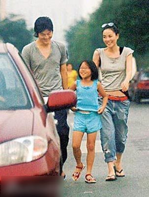 在王菲和李亚鹏结婚之前,窦靖童称李亚鹏为"叔叔".