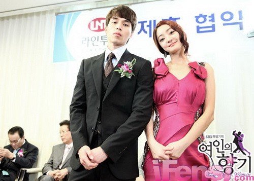 《女人香气》剧照 李东旭金善雅深情拥抱(图)_