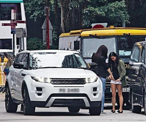 熊黛林当街捏女同事臀部 被疑性取向产生变化