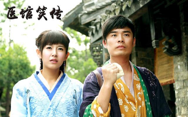  张子萱挺孕肚逛街  被曝预产期11月不出国生产