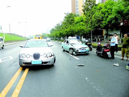 黄州女子乘出租车受伤住院4天 司机避而不见