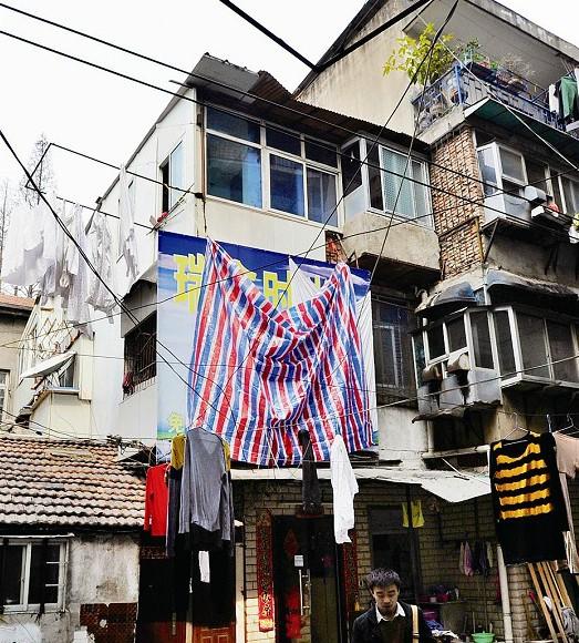 四人租小旅馆经营 不能办证百余万元打水漂(图