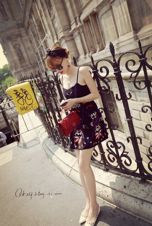 呛口小辣椒最新私服 飘飘长裙漫步巴黎