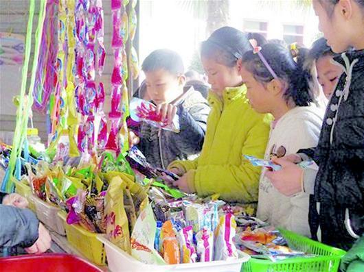 校园食品安全问题多 销售过期商品超范围经营