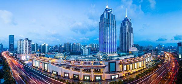 上海有座空中花园 占地3万平方米 外形酷似航