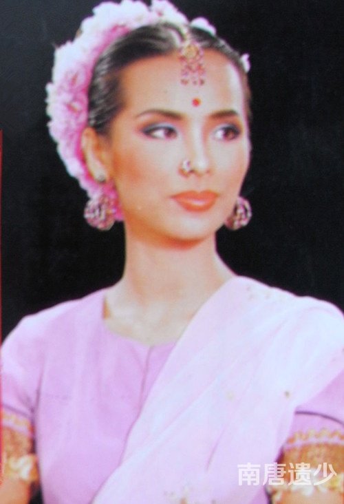 韦唯20年前旧照曝光 变身印度公主19岁儿子帅