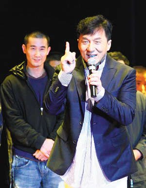 成龙开窍要学史密斯力捧儿子 国产名爹,