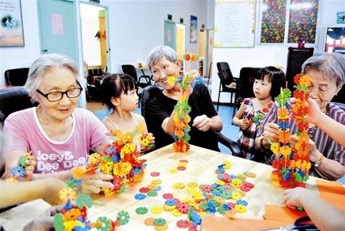 武汉一养老院里开幼儿园 祖孙乐模式可推广