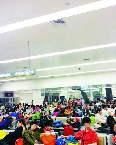 曼谷飞长沙航班备降武汉 200乘客上演汉囧