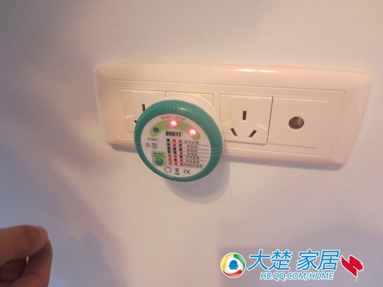 爱家皇家公馆飞检 墙面起泡卫厨空鼓缺地线