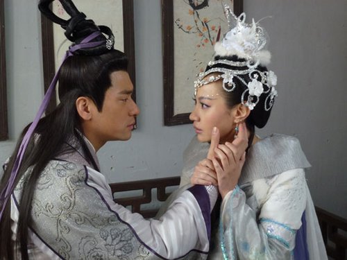 由 陈浩民 (微博) ,杨雪领衔主演的大型古装神怪电视剧 《活佛济公