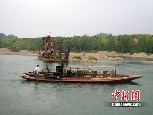 组图:湖南邵阳县沉船事故船只被打捞上岸_腾讯