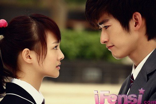 张翰郑爽四目相对