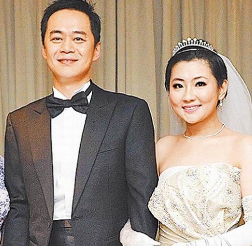 Selina减短发乐被喊张太 完婚8天尚未登记