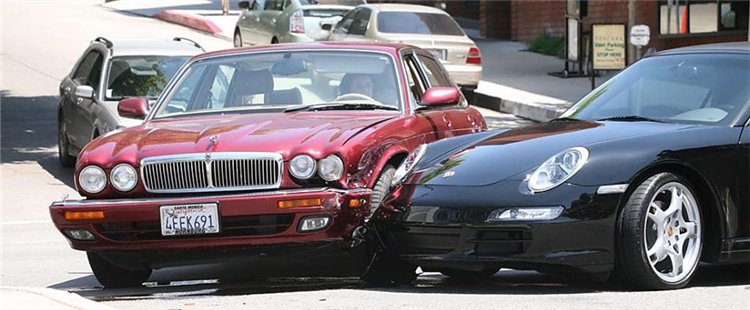 武汉的士撞豪车被判赔114万,全是“活该”吗?_能见度_大楚网