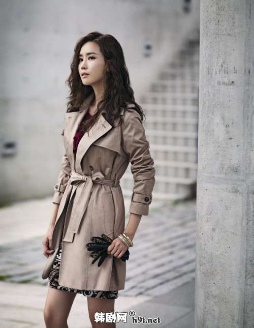 李多海拍秋冬最新<em>服装</em>写真 成熟干练<em>女性</em>散发