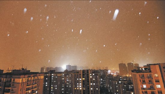 武汉昨晚下起雨夹雪 气象专家称二月降雪不稀奇