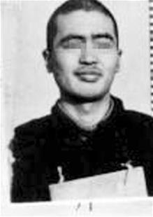 图为：年轻时的李某