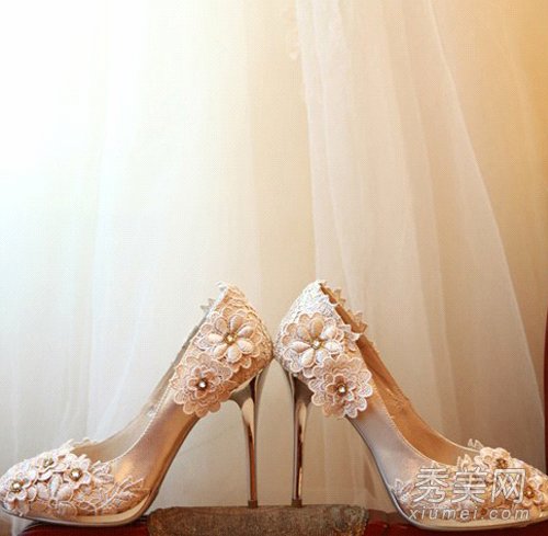 结婚穿婚纱穿什么鞋子_纲手的穿什么鞋子图片