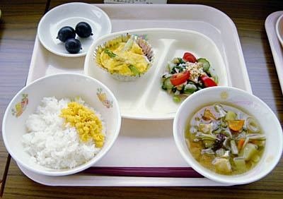 世界观察:日本学校食堂都做什么饭?